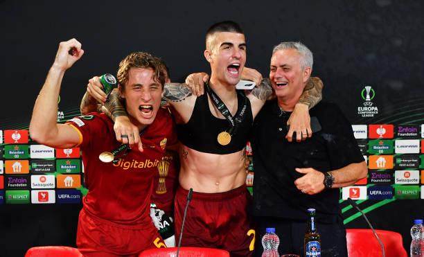 1683859498510058882.jpg 1399265513-612x612.jpg